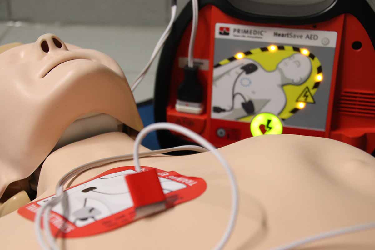 Manikin with AED